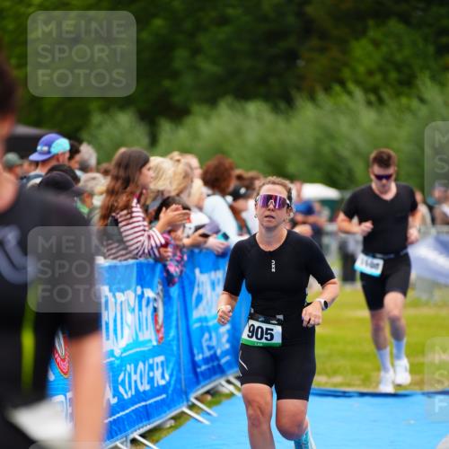 30.08.2026 - Elbe Triathlon Hamburg LAZAROV Photography http://msf.ph/oto/10057470 30.08.2026 11:19:39 Ziel 950, 1091, 1108, 1111 meine-sportfotos.de