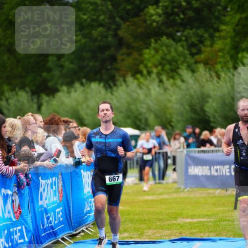30.08.2026 - Elbe Triathlon Hamburg LAZAROV Photography http://msf.ph/oto/10057489 30.08.2026 11:19:48 Ziel 667, 704 meine-sportfotos.de