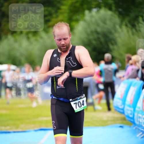30.08.2026 - Elbe Triathlon Hamburg LAZAROV Photography http://msf.ph/oto/10057503 30.08.2026 11:19:51 Ziel 667, 704 meine-sportfotos.de