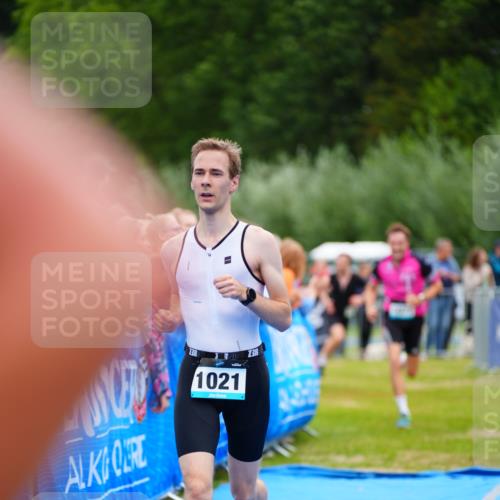 30.08.2026 - Elbe Triathlon Hamburg LAZAROV Photography http://msf.ph/oto/10057515 30.08.2026 11:19:58 Ziel 572, 725, 1071 meine-sportfotos.de