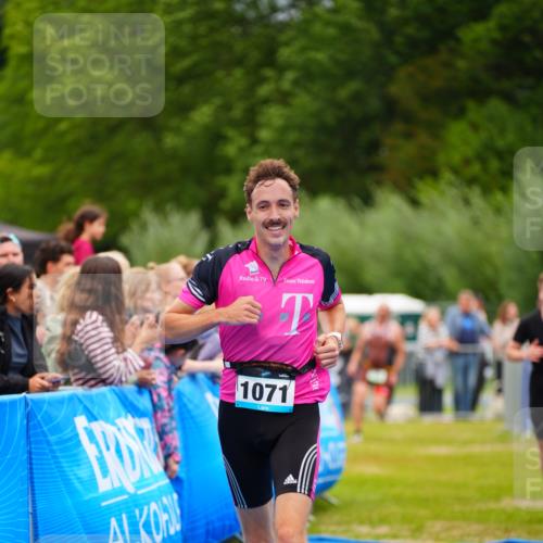 30.08.2026 - Elbe Triathlon Hamburg LAZAROV Photography http://msf.ph/oto/10057524 30.08.2026 11:20:01 Ziel 572, 725, 1071 meine-sportfotos.de