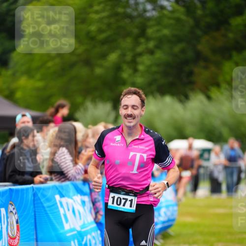 30.08.2026 - Elbe Triathlon Hamburg LAZAROV Photography http://msf.ph/oto/10057525 30.08.2026 11:20:01 Ziel 572, 725, 1071 meine-sportfotos.de