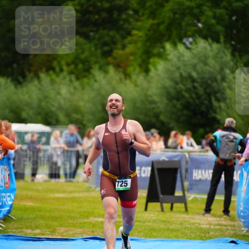 30.08.2026 - Elbe Triathlon Hamburg LAZAROV Photography http://msf.ph/oto/10057538 30.08.2026 11:20:06 Ziel 572, 725 meine-sportfotos.de