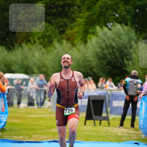 30.08.2026 - Elbe Triathlon Hamburg LAZAROV Photography http://msf.ph/oto/10057539 30.08.2026 11:20:06 Ziel 572, 725 meine-sportfotos.de