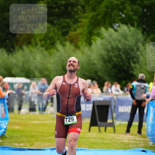 30.08.2026 - Elbe Triathlon Hamburg LAZAROV Photography http://msf.ph/oto/10057541 30.08.2026 11:20:06 Ziel 572, 725 meine-sportfotos.de