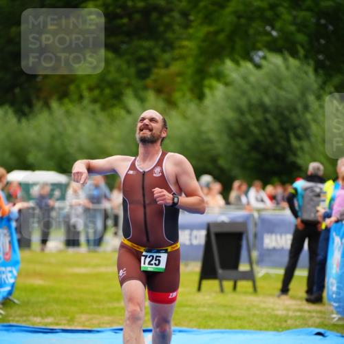 30.08.2026 - Elbe Triathlon Hamburg LAZAROV Photography http://msf.ph/oto/10057542 30.08.2026 11:20:06 Ziel 572, 725 meine-sportfotos.de