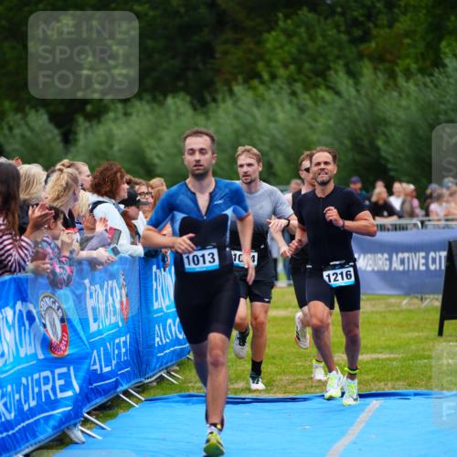 30.08.2026 - Elbe Triathlon Hamburg LAZAROV Photography http://msf.ph/oto/10057552 30.08.2026 11:20:20 Ziel 1013, 1029, 1094, 1216 meine-sportfotos.de