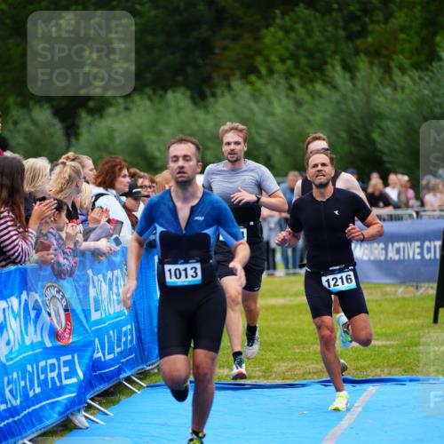 30.08.2026 - Elbe Triathlon Hamburg LAZAROV Photography http://msf.ph/oto/10057553 30.08.2026 11:20:20 Ziel 1013, 1029, 1094, 1216 meine-sportfotos.de