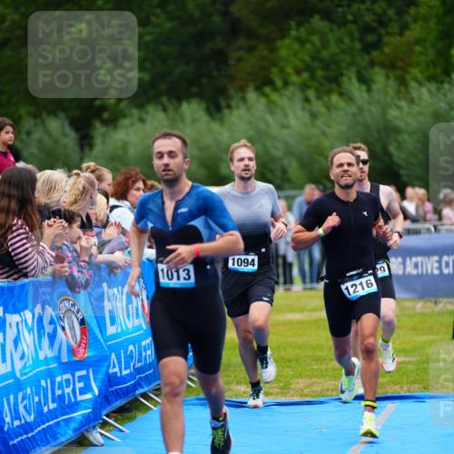 30.08.2026 - Elbe Triathlon Hamburg LAZAROV Photography http://msf.ph/oto/10057555 30.08.2026 11:20:20 Ziel 1013, 1029, 1094, 1216 meine-sportfotos.de