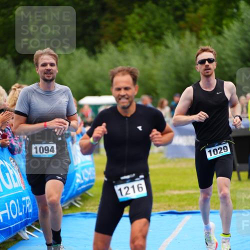 30.08.2026 - Elbe Triathlon Hamburg LAZAROV Photography http://msf.ph/oto/10057560 30.08.2026 11:20:22 Ziel 1013, 1029, 1094, 1216 meine-sportfotos.de