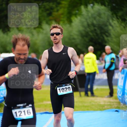 30.08.2026 - Elbe Triathlon Hamburg LAZAROV Photography http://msf.ph/oto/10057563 30.08.2026 11:20:22 Ziel 1013, 1029, 1094, 1216 meine-sportfotos.de