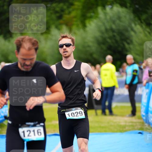 30.08.2026 - Elbe Triathlon Hamburg LAZAROV Photography http://msf.ph/oto/10057564 30.08.2026 11:20:23 Ziel 1013, 1029, 1094, 1216 meine-sportfotos.de