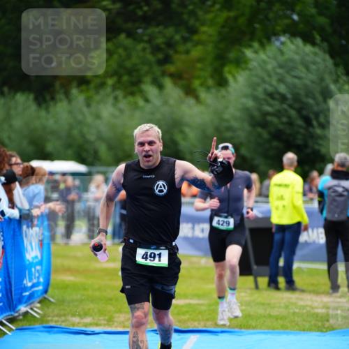 30.08.2026 - Elbe Triathlon Hamburg LAZAROV Photography http://msf.ph/oto/10057576 30.08.2026 11:20:32 Ziel 429, 491, 1101 meine-sportfotos.de