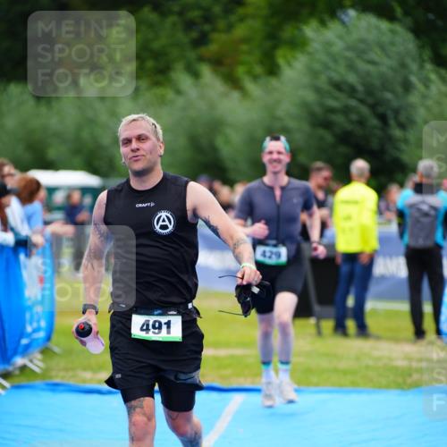30.08.2026 - Elbe Triathlon Hamburg LAZAROV Photography http://msf.ph/oto/10057581 30.08.2026 11:20:32 Ziel 429, 491, 1101 meine-sportfotos.de