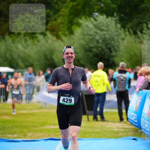 30.08.2026 - Elbe Triathlon Hamburg LAZAROV Photography http://msf.ph/oto/10057587 30.08.2026 11:20:34 Ziel 429, 491, 1101 meine-sportfotos.de