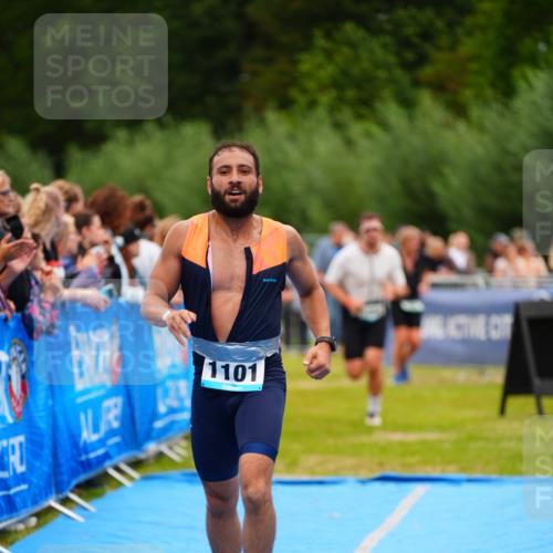 30.08.2026 - Elbe Triathlon Hamburg LAZAROV Photography http://msf.ph/oto/10057598 30.08.2026 11:20:39 Ziel 886, 1059, 1101 meine-sportfotos.de