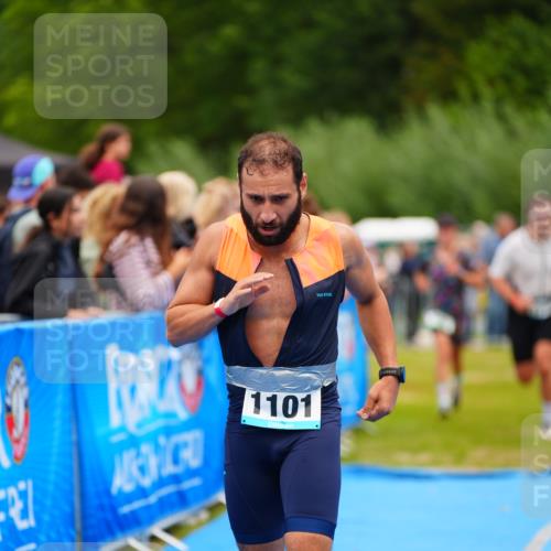 30.08.2026 - Elbe Triathlon Hamburg LAZAROV Photography http://msf.ph/oto/10057603 30.08.2026 11:20:40 Ziel 886, 1059, 1101 meine-sportfotos.de