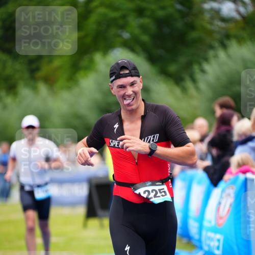 30.08.2026 - Elbe Triathlon Hamburg LAZAROV Photography http://msf.ph/oto/10057647 30.08.2026 11:21:04 Ziel 735, 1100, 1212, 1225, 1276 meine-sportfotos.de