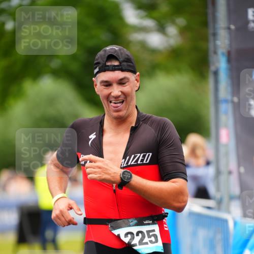 30.08.2026 - Elbe Triathlon Hamburg LAZAROV Photography http://msf.ph/oto/10057650 30.08.2026 11:21:05 Ziel 735, 1100, 1212, 1225, 1276 meine-sportfotos.de