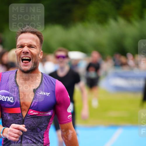 30.08.2026 - Elbe Triathlon Hamburg LAZAROV Photography http://msf.ph/oto/10057674 30.08.2026 11:21:14 Ziel 999, 1017, 1276 meine-sportfotos.de