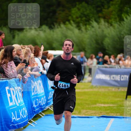 30.08.2026 - Elbe Triathlon Hamburg LAZAROV Photography http://msf.ph/oto/10057687 30.08.2026 11:21:19 Ziel 834, 1017 meine-sportfotos.de