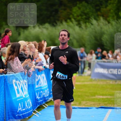 30.08.2026 - Elbe Triathlon Hamburg LAZAROV Photography http://msf.ph/oto/10057689 30.08.2026 11:21:19 Ziel 834, 1017 meine-sportfotos.de
