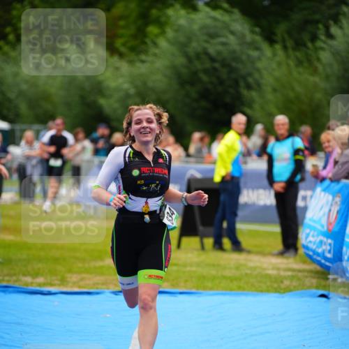30.08.2026 - Elbe Triathlon Hamburg LAZAROV Photography http://msf.ph/oto/10057703 30.08.2026 11:21:24 Ziel 834 meine-sportfotos.de