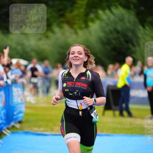30.08.2026 - Elbe Triathlon Hamburg LAZAROV Photography http://msf.ph/oto/10057710 30.08.2026 11:21:25 Ziel 834 meine-sportfotos.de