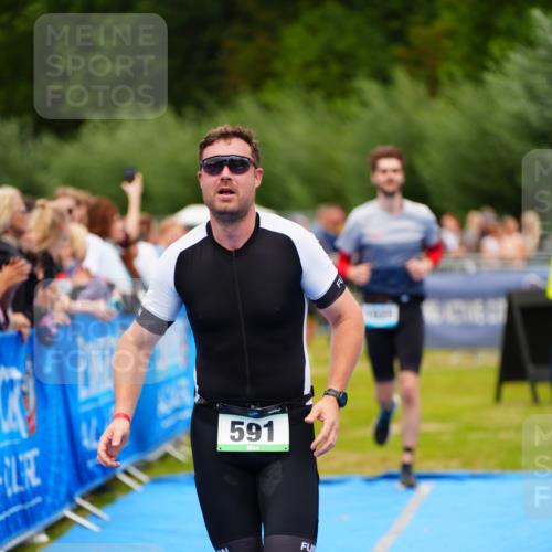 30.08.2026 - Elbe Triathlon Hamburg LAZAROV Photography http://msf.ph/oto/10057719 30.08.2026 11:21:35 Ziel 540, 591, 1025 meine-sportfotos.de