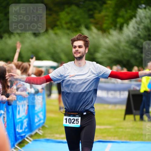 30.08.2026 - Elbe Triathlon Hamburg LAZAROV Photography http://msf.ph/oto/10057725 30.08.2026 11:21:37 Ziel 400, 540, 591, 1025 meine-sportfotos.de