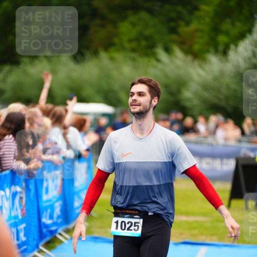 30.08.2026 - Elbe Triathlon Hamburg LAZAROV Photography http://msf.ph/oto/10057726 30.08.2026 11:21:38 Ziel 400, 540, 591, 1025 meine-sportfotos.de
