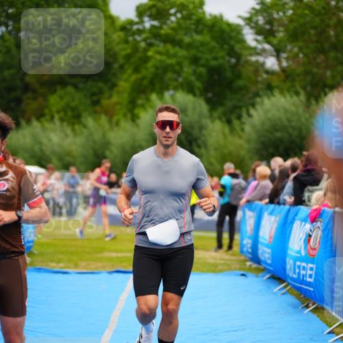 30.08.2026 - Elbe Triathlon Hamburg LAZAROV Photography http://msf.ph/oto/10057789 30.08.2026 11:22:07 Ziel 703, 1113 meine-sportfotos.de