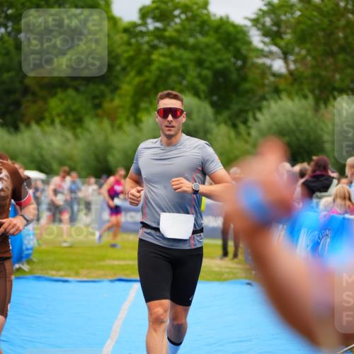30.08.2026 - Elbe Triathlon Hamburg LAZAROV Photography http://msf.ph/oto/10057790 30.08.2026 11:22:07 Ziel 703, 1113 meine-sportfotos.de