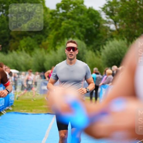 30.08.2026 - Elbe Triathlon Hamburg LAZAROV Photography http://msf.ph/oto/10057792 30.08.2026 11:22:08 Ziel 703, 1113 meine-sportfotos.de