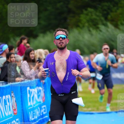 30.08.2026 - Elbe Triathlon Hamburg LAZAROV Photography http://msf.ph/oto/10057818 30.08.2026 11:22:25 Ziel 589, 1009, 1035, 1069 meine-sportfotos.de