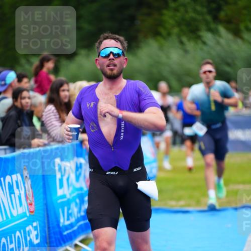 30.08.2026 - Elbe Triathlon Hamburg LAZAROV Photography http://msf.ph/oto/10057819 30.08.2026 11:22:26 Ziel 589, 1009, 1035, 1069 meine-sportfotos.de