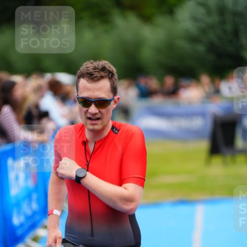 30.08.2026 - Elbe Triathlon Hamburg LAZAROV Photography http://msf.ph/oto/10057851 30.08.2026 11:22:38 Ziel 455, 853, 1102 meine-sportfotos.de