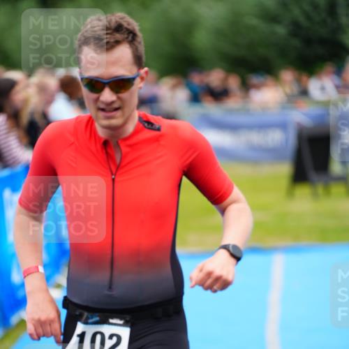 30.08.2026 - Elbe Triathlon Hamburg LAZAROV Photography http://msf.ph/oto/10057852 30.08.2026 11:22:38 Ziel 455, 853, 1102 meine-sportfotos.de