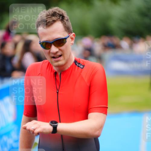 30.08.2026 - Elbe Triathlon Hamburg LAZAROV Photography http://msf.ph/oto/10057855 30.08.2026 11:22:38 Ziel 455, 853, 1102 meine-sportfotos.de