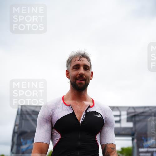 30.08.2026 - Elbe Triathlon Hamburg LAZAROV Photography http://msf.ph/oto/10057856 30.08.2026 11:22:40 Ziel 455, 853, 1102 meine-sportfotos.de