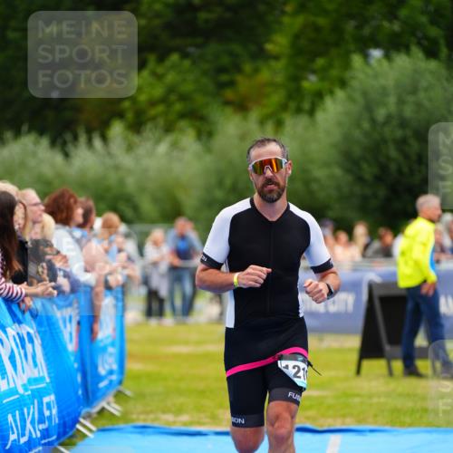 30.08.2026 - Elbe Triathlon Hamburg LAZAROV Photography http://msf.ph/oto/10057872 30.08.2026 11:22:49 Ziel 455, 1210 meine-sportfotos.de