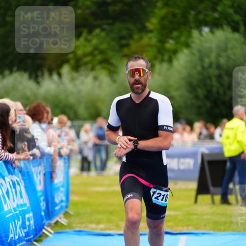 30.08.2026 - Elbe Triathlon Hamburg LAZAROV Photography http://msf.ph/oto/10057874 30.08.2026 11:22:49 Ziel 455, 1210 meine-sportfotos.de