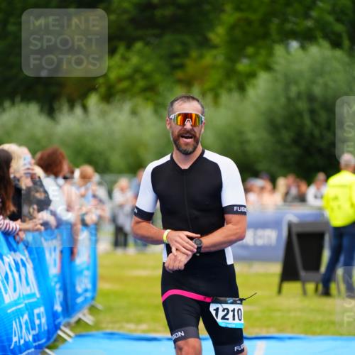 30.08.2026 - Elbe Triathlon Hamburg LAZAROV Photography http://msf.ph/oto/10057875 30.08.2026 11:22:49 Ziel 455, 1210 meine-sportfotos.de