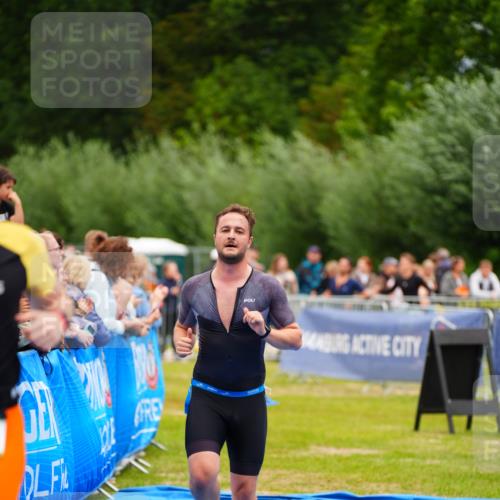 30.08.2026 - Elbe Triathlon Hamburg LAZAROV Photography http://msf.ph/oto/10057889 30.08.2026 11:23:20 Ziel 596, 693, 998, 1040, 1109 meine-sportfotos.de