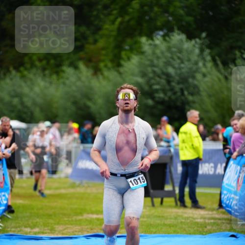 30.08.2026 - Elbe Triathlon Hamburg LAZAROV Photography http://msf.ph/oto/10057940 30.08.2026 11:23:45 Ziel 988, 1015, 1138 meine-sportfotos.de