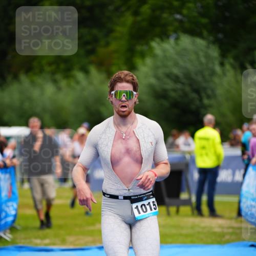 30.08.2026 - Elbe Triathlon Hamburg LAZAROV Photography http://msf.ph/oto/10057945 30.08.2026 11:23:46 Ziel 988, 1015, 1138 meine-sportfotos.de