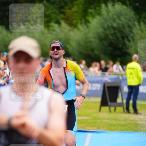 30.08.2026 - Elbe Triathlon Hamburg LAZAROV Photography http://msf.ph/oto/10057965 30.08.2026 11:23:55 Ziel 472, 988, 1006, 1104 meine-sportfotos.de