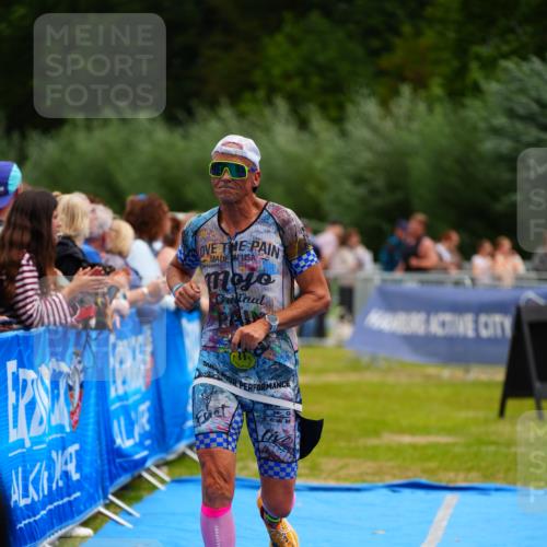 30.08.2026 - Elbe Triathlon Hamburg LAZAROV Photography http://msf.ph/oto/10057996 30.08.2026 11:24:09 Ziel 734, 883, 1314 meine-sportfotos.de