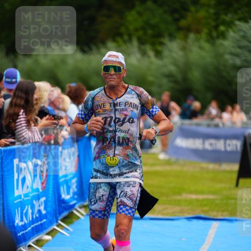 30.08.2026 - Elbe Triathlon Hamburg LAZAROV Photography http://msf.ph/oto/10057999 30.08.2026 11:24:09 Ziel 734, 883, 1314 meine-sportfotos.de