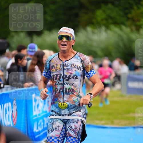 30.08.2026 - Elbe Triathlon Hamburg LAZAROV Photography http://msf.ph/oto/10058006 30.08.2026 11:24:10 Ziel 734, 883, 1314 meine-sportfotos.de